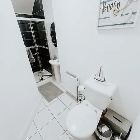 Townhouse With Super Location * Килларни