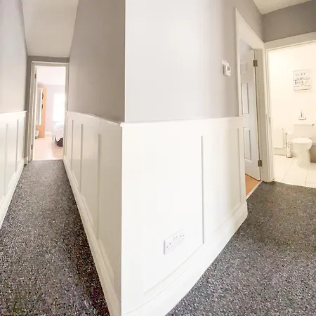 Townhouse With Super Location 킬라니